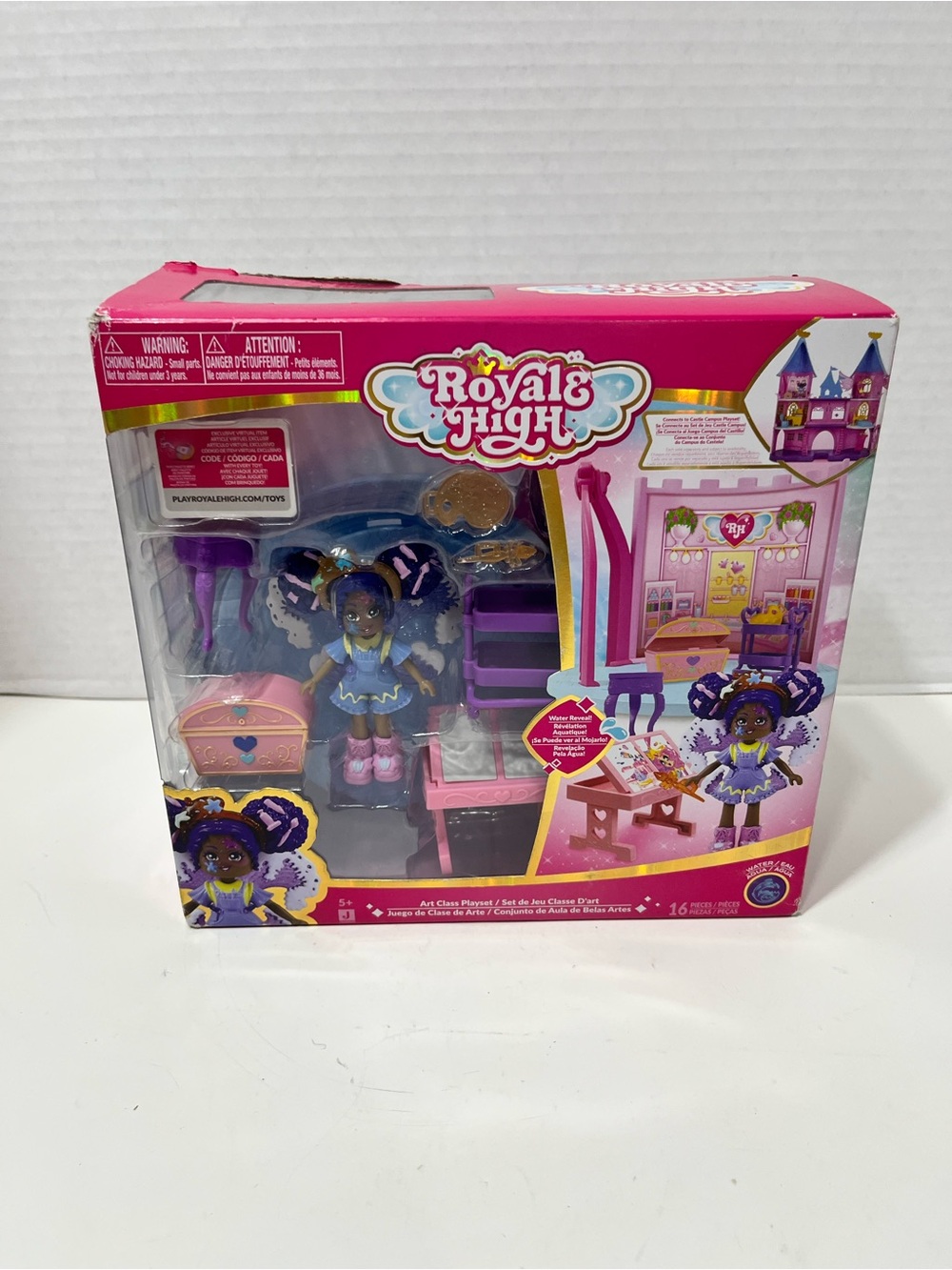 ROYAL HIGH Doll Art Class Playset with code NWT